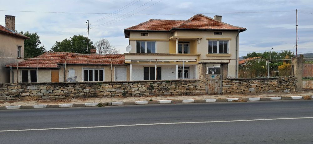 Продавам собственa къща c двор в село Ракитница до град Стара Загорa