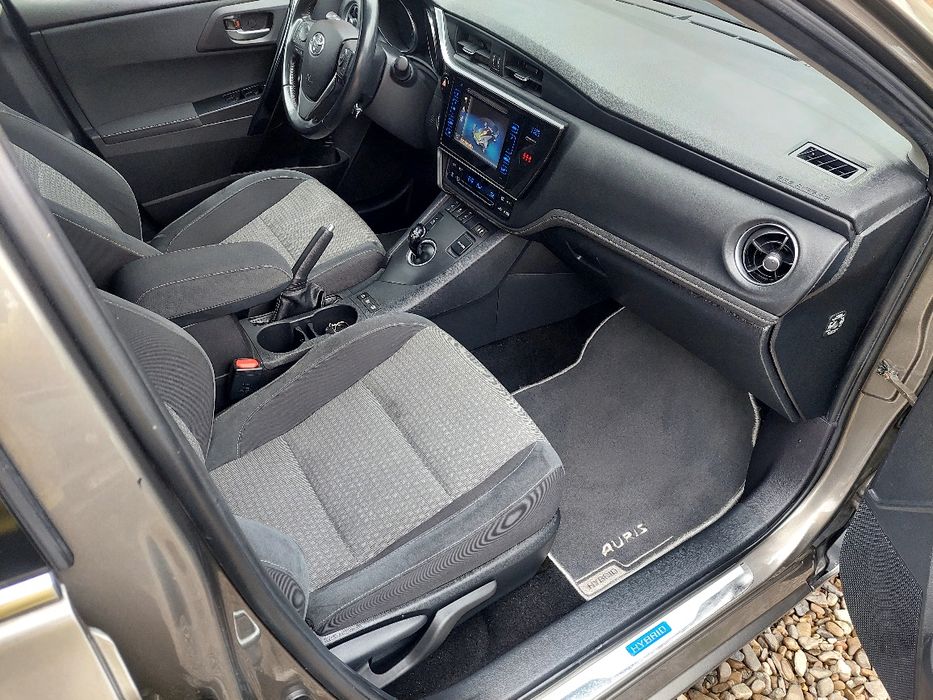Toyota Auris Team D 1.8 Business - Hibrid - Automatic - 99 hp - euro 6
