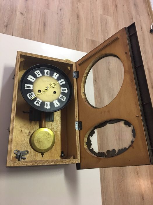 Античен старинен часовник и радио