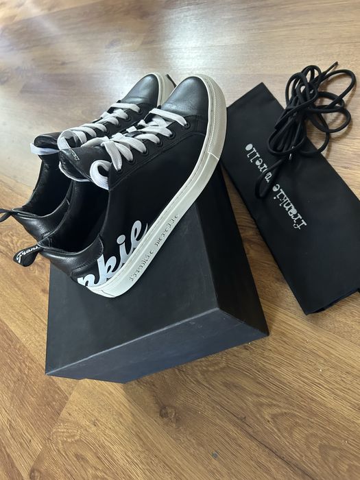 Продавам сникърси естествена кожа frankie morello