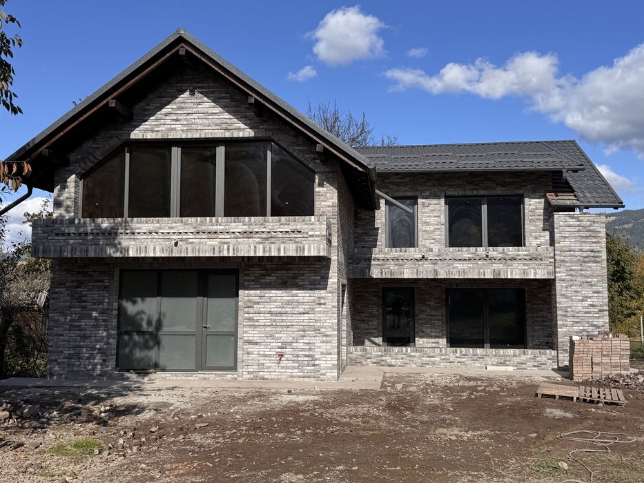 Lucrari din Caramida aparenta, fatade, garduri, foisoare,