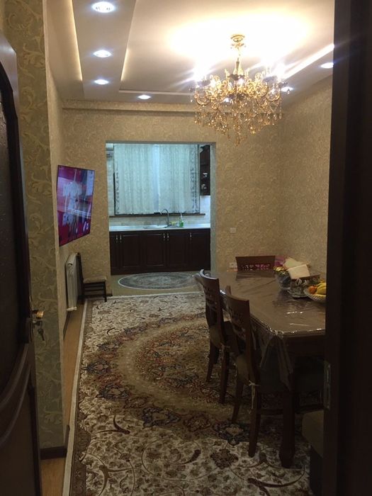 Айбек Банковская ( 1 этаж) 3/1/9 160 кв/м