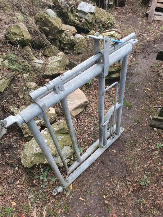 Poarta cu captura cusca de contentie vaci 1 sau 2 locuri