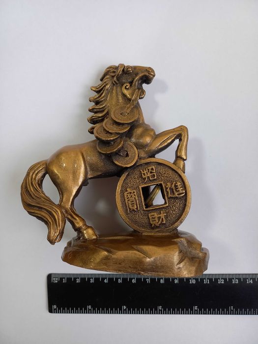 Продается статуэтка лошади