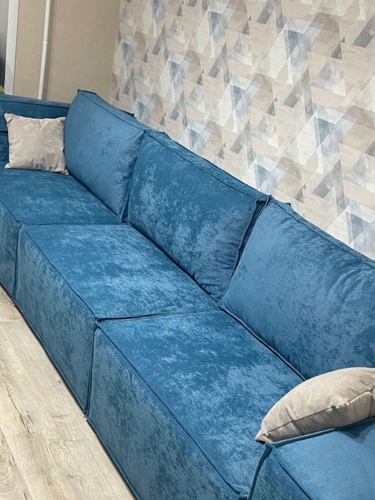 Продаю современный и удобный диван