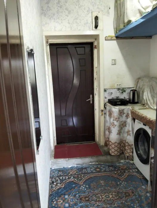 Продаю 1 комнатную квартиру бывшее общежитие Янгихаёт Спутник 4