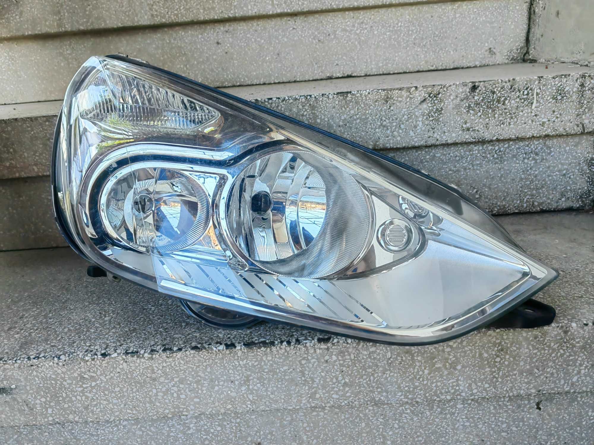 Фарове Ford S-Max 2010-15г./ Фарове Форд С Макс Оригинални