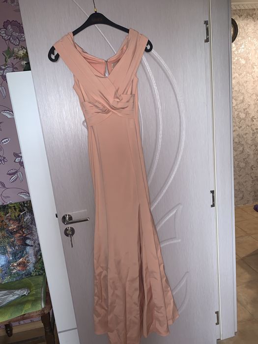 Розова дълга рокля