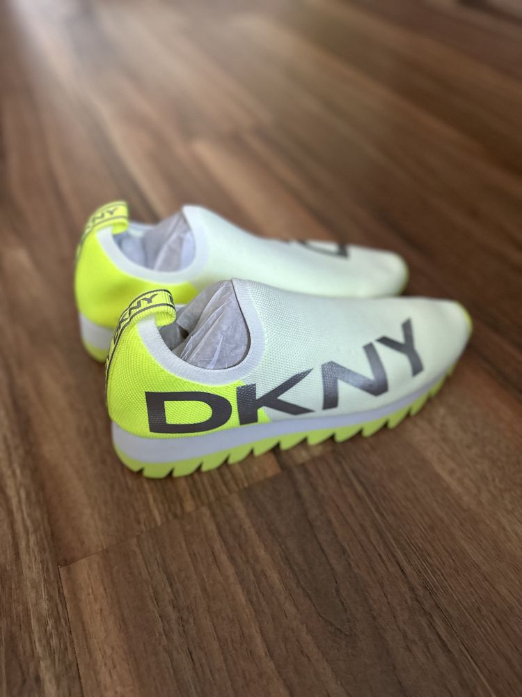 Сникерсы DKNY