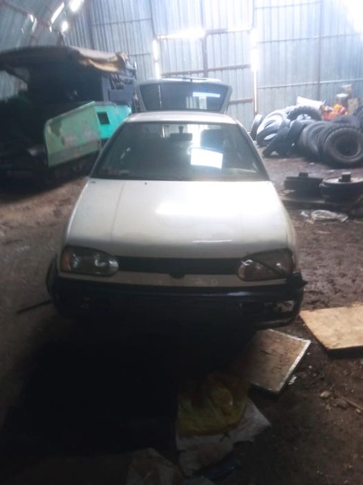 Продаю гольф 3 обьем 1,8 на запчасти