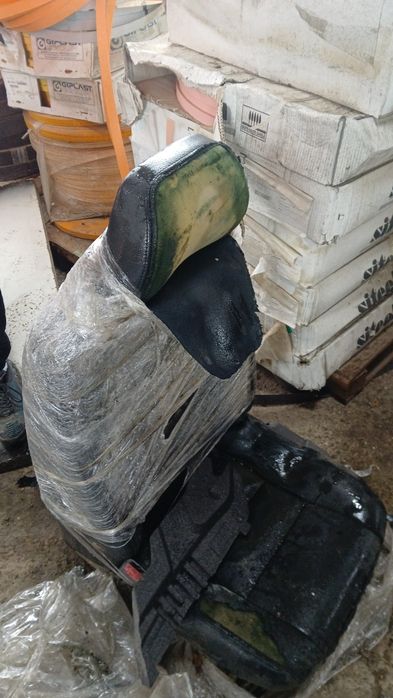 Vând scaune pentru retapitat 50 lei