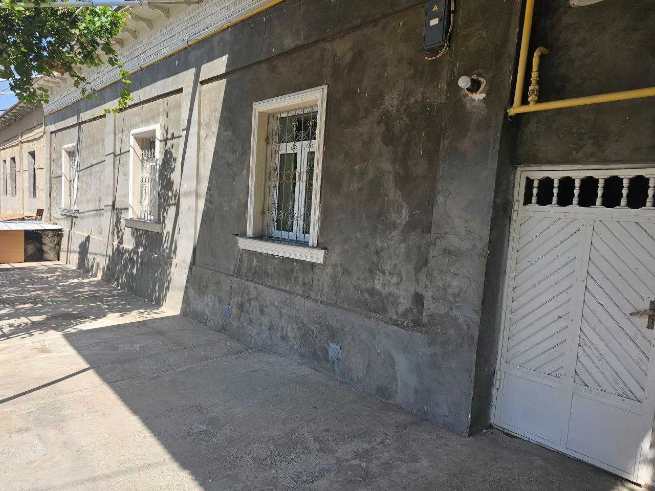 Uchtepa tumanida 4 sotix uy sotiladi