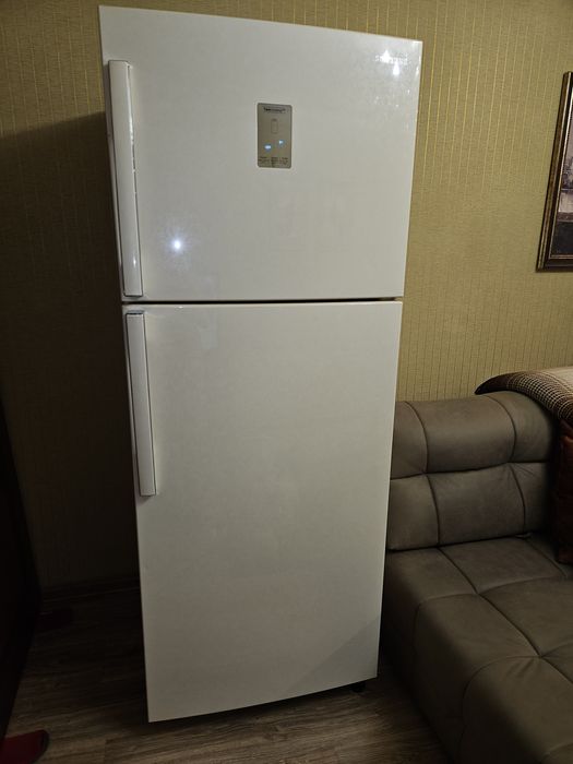 Срочно продам холодильник Samsung