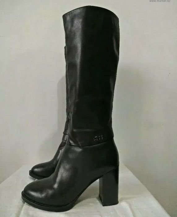 Сапоги новые 39разм.