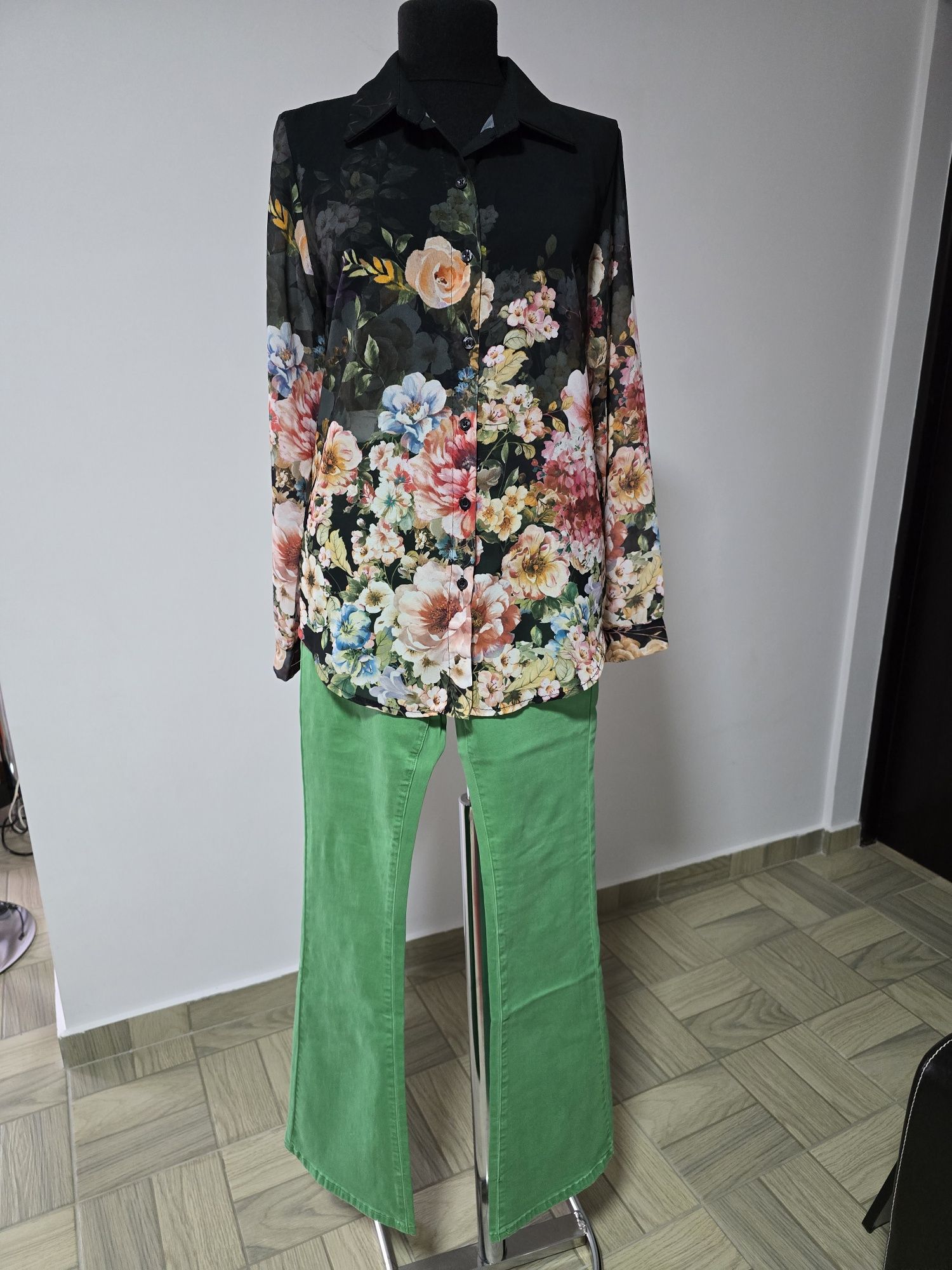 Bluza/Camasa cu imprimeu floral verde si rosu