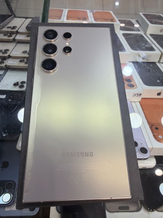 Galaxy samsung S24 Ultra 256 gb natural