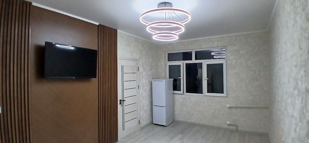 Mirzo Ulugʻbek metrosi oldidan 1/4/4  shinam yangi kvartira beriladi