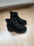 Botine negre 37.
