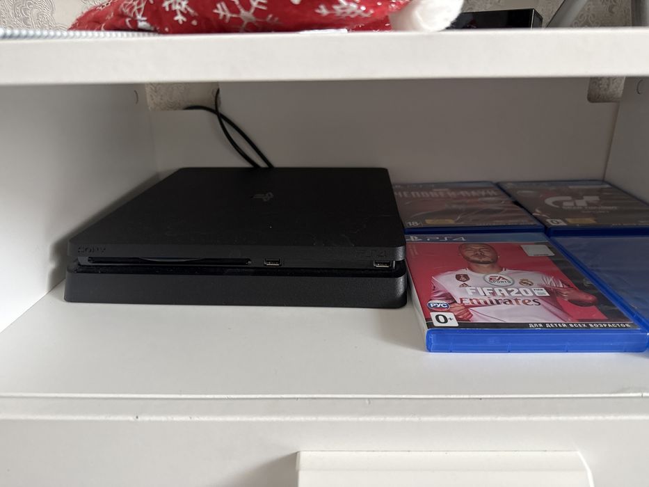 PS 4 совершенно новая