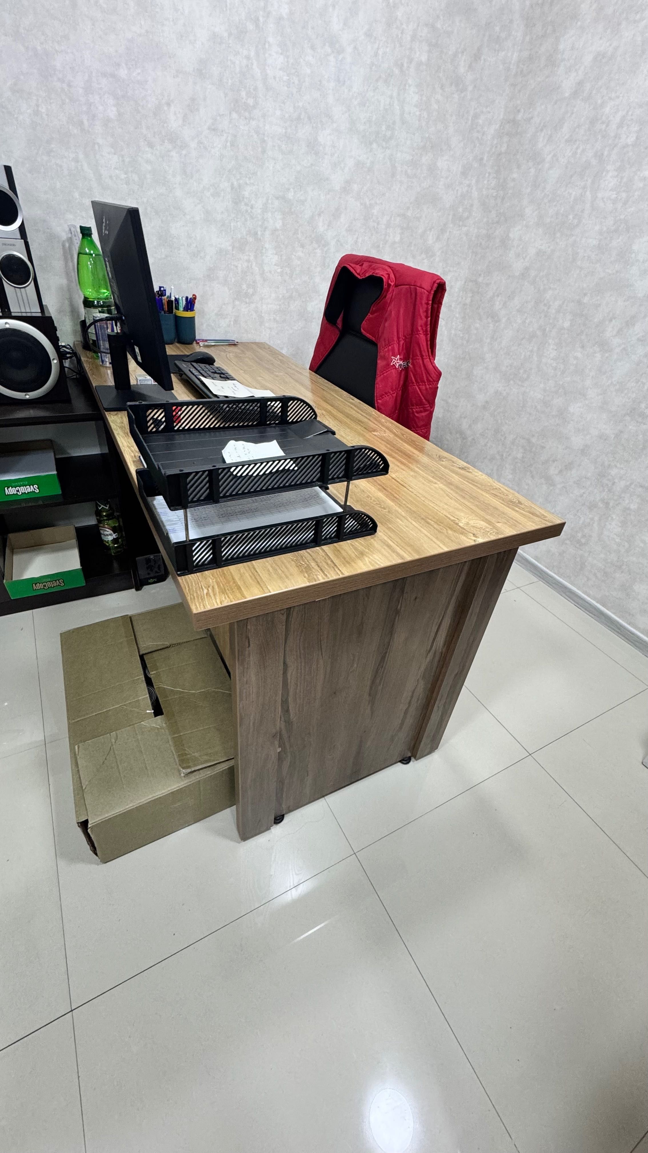 Продам офисные столы с тумбочкой