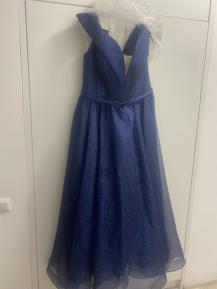 Rochie de seara elegantă cu sclipici