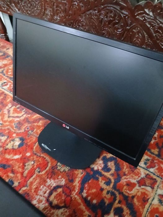 Б/у монитор в хорошем состоянии