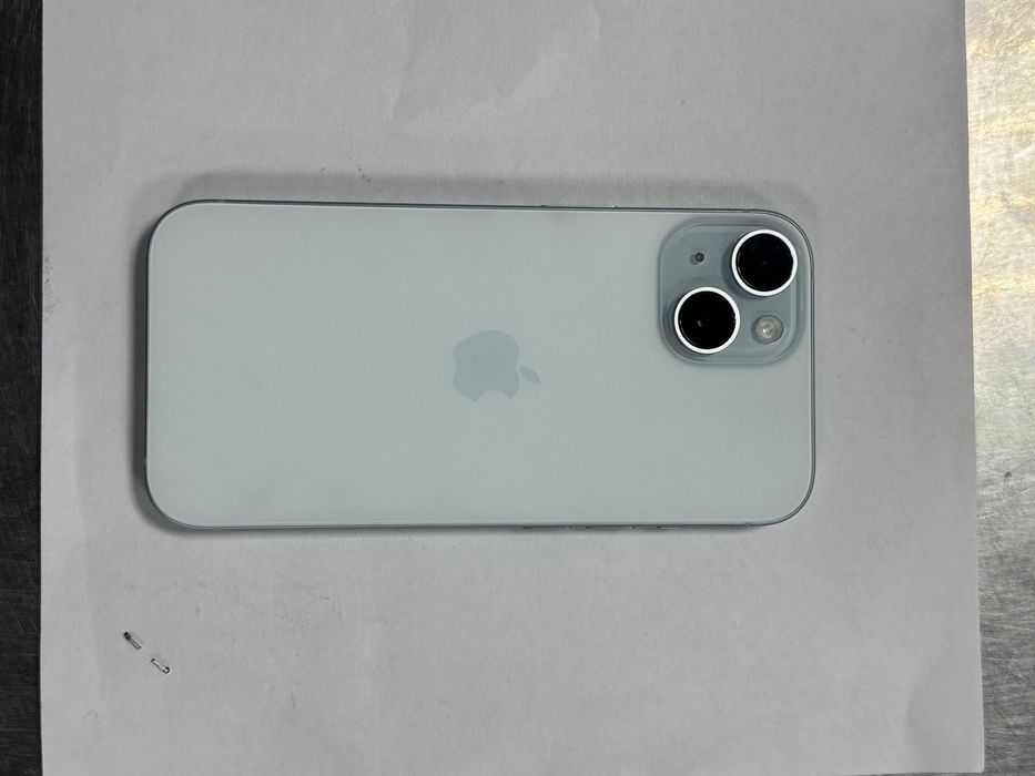 Телефон iPhone 15