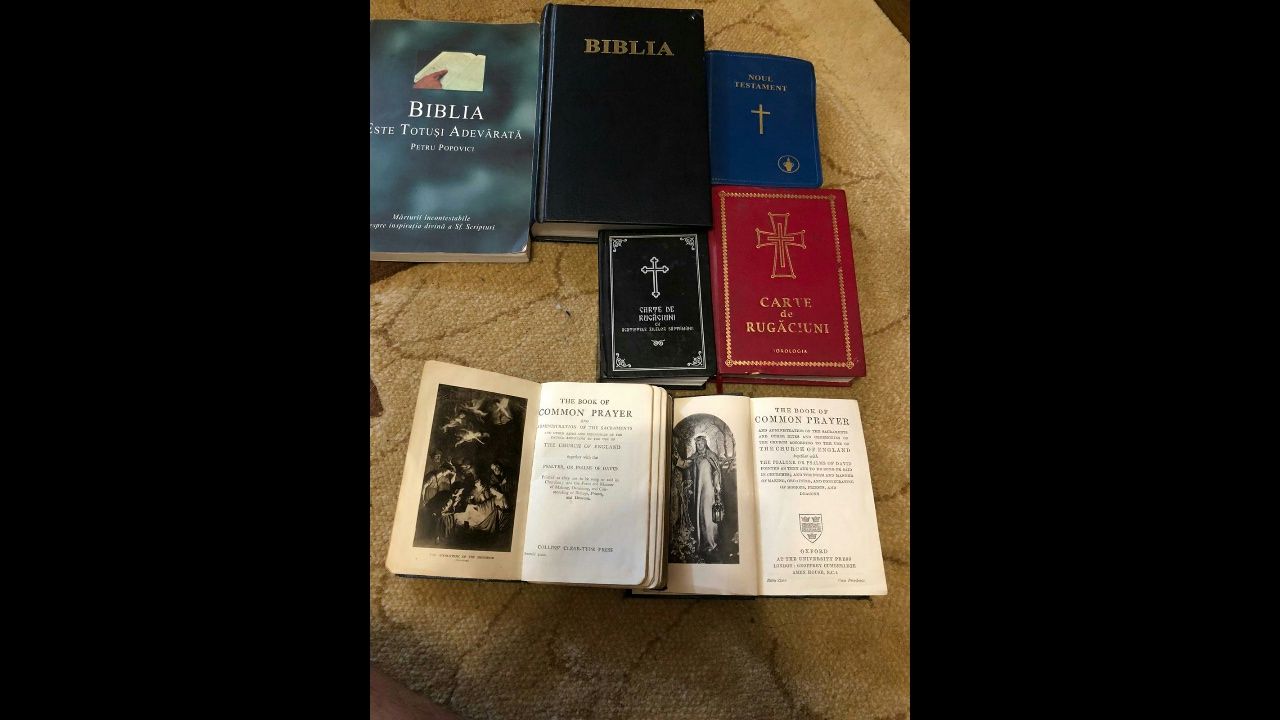 Biblia,cărți de rugăciune în engleza sii Româna