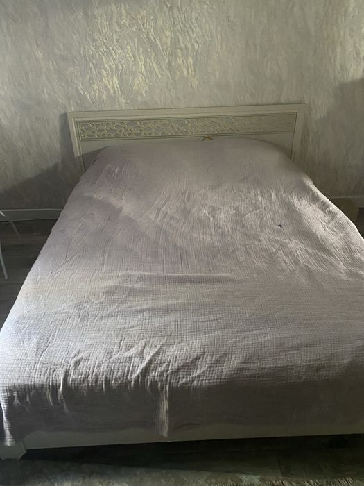 Продам спальный гарнитур