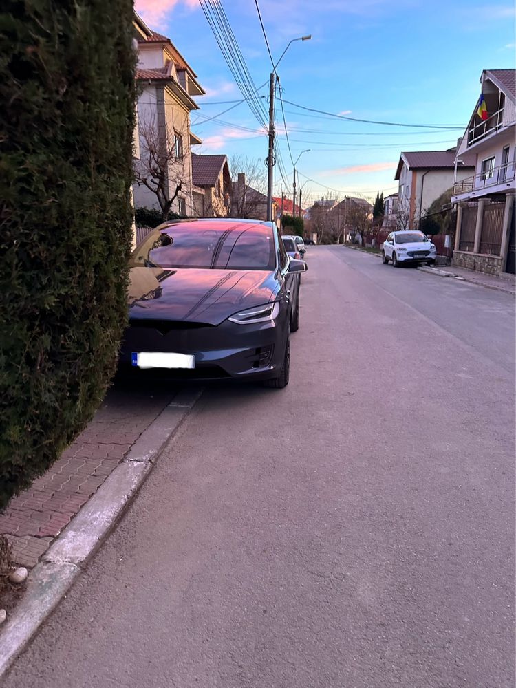 Tesla Model x 75