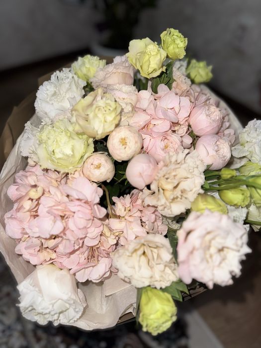 Цветы на продажу Свежий