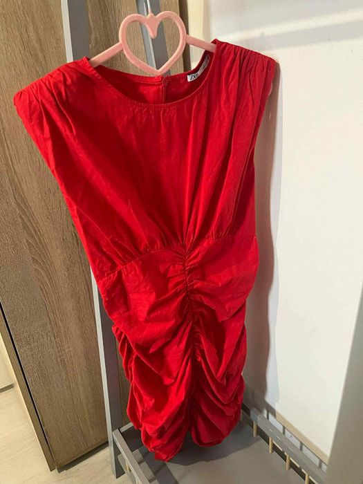 Червена рокля Zara