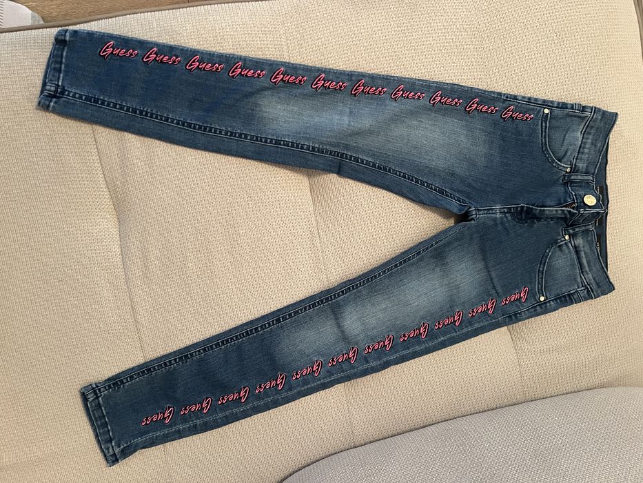 Дънки Guess + тениска Guess