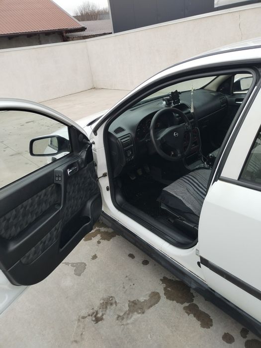 Vând Opel  Astra g