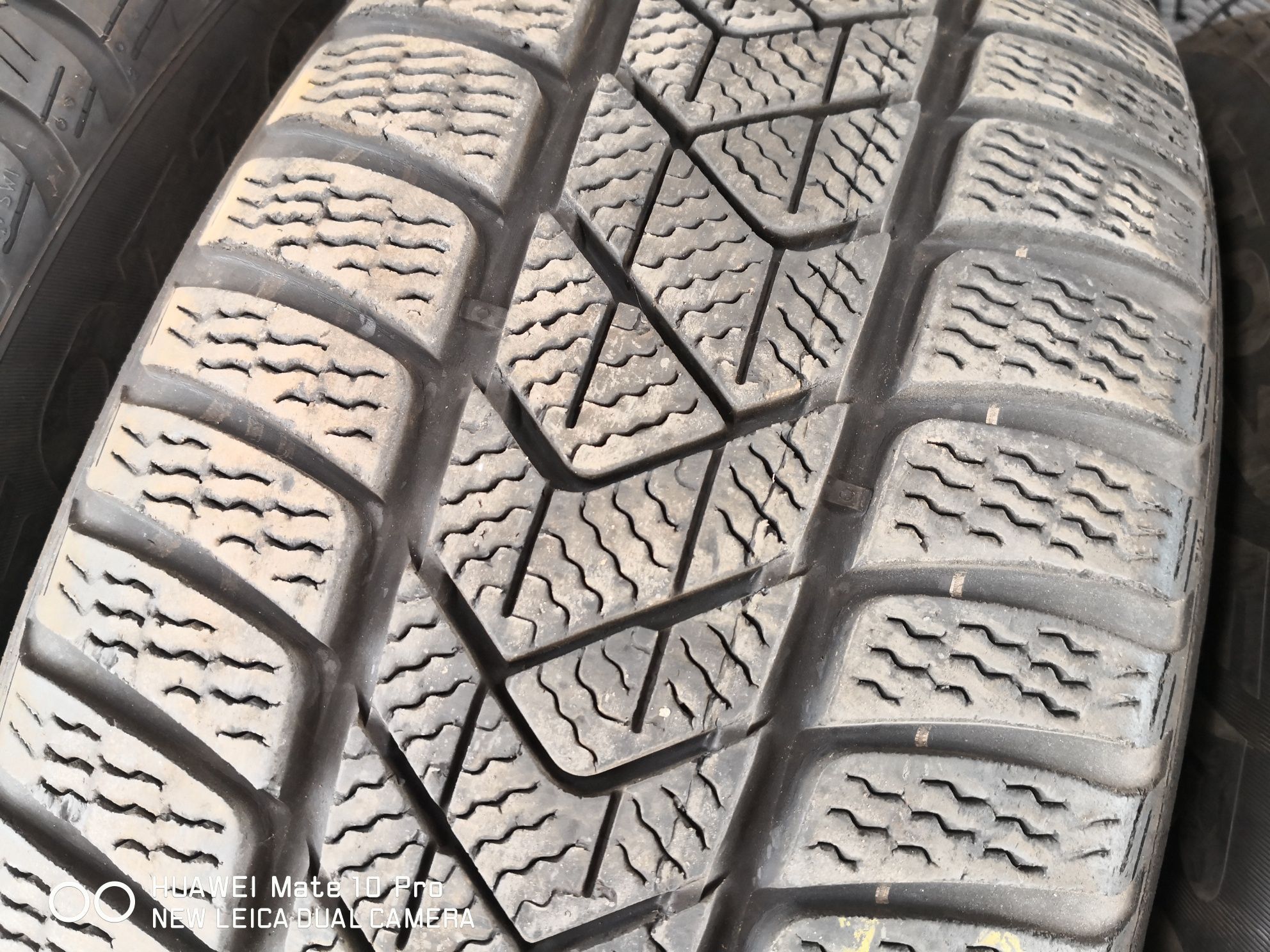 225 55 17 цола гуми като нови Pirelli RFT dot 21