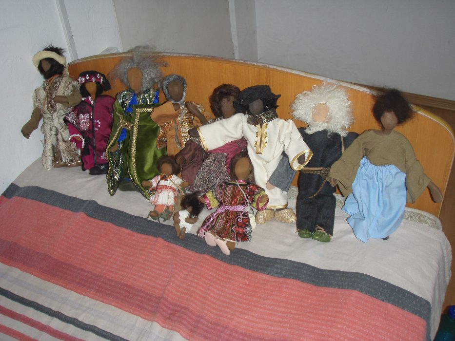 Personaje lucrate manual accesorizate sceneta gen "Nasterea Domnului"