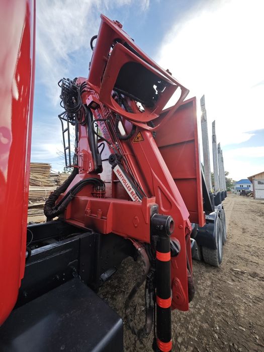 Camion forestier Scania 580