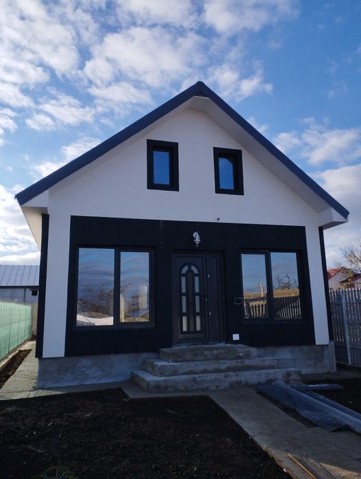 Casă de vânzare în lumina