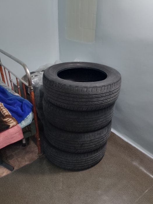 Продам Шины комплект R17