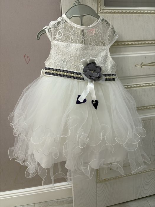 Нарядное платье белое 2-3 года. 3000тенге 92рост 2 года HM. 3000тенге