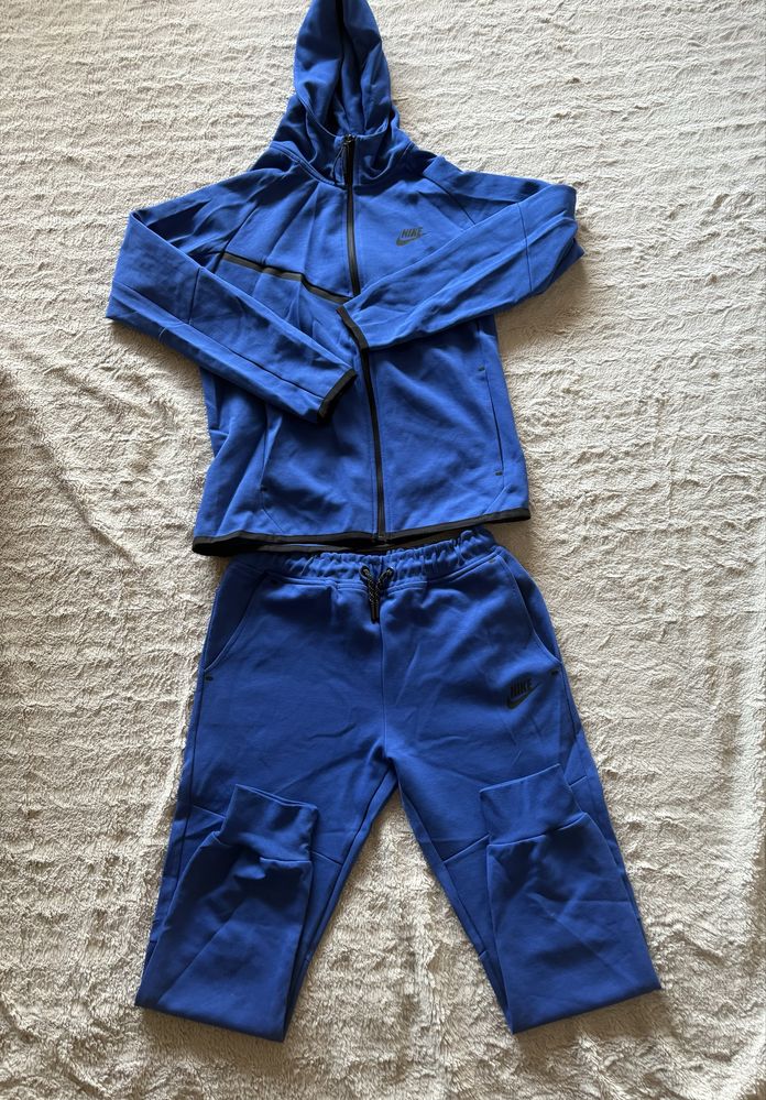 Продавам чисто нов Nike tech fleece blue , S и M размер