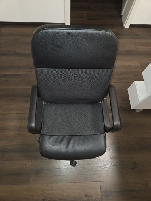 Se vinde birou pal + scaun ajustabil pe intalime