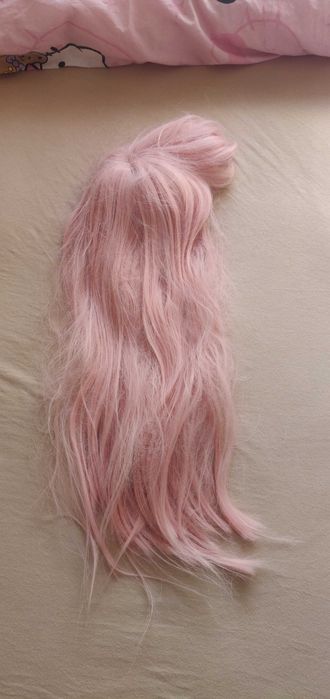 Vand peruci culoare maro si roz