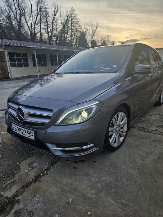 MERCEDES B180 PREMIUM* КОЖА * DISTRONIC * Навигация * Подгрев*