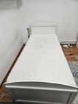 Pat 90x200  cu saltea si somiera