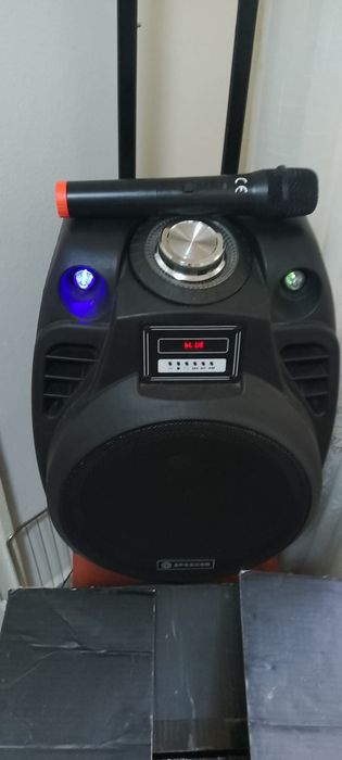 Boxă bluethoot mare in cutie