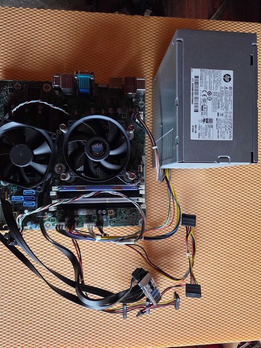 placa de baza HP Prodesk 600G1 - cu procesor I3, sursa si 2 gb ram