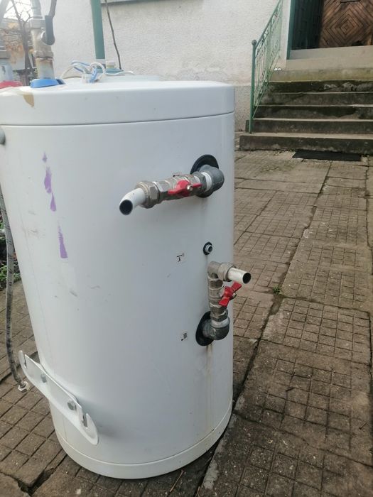 Радиатори 2бр 120 на 60см и бойлер 80л. Панелен и алуминиев