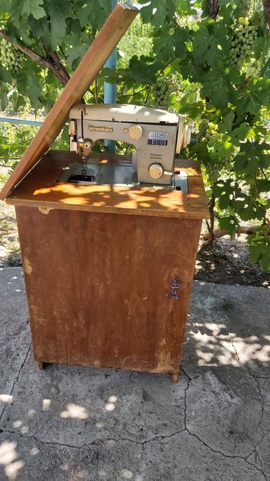 Швейная машинка .