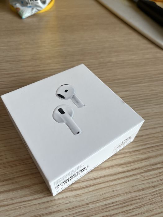 Наушники AirPods 4 с шумоподавлением